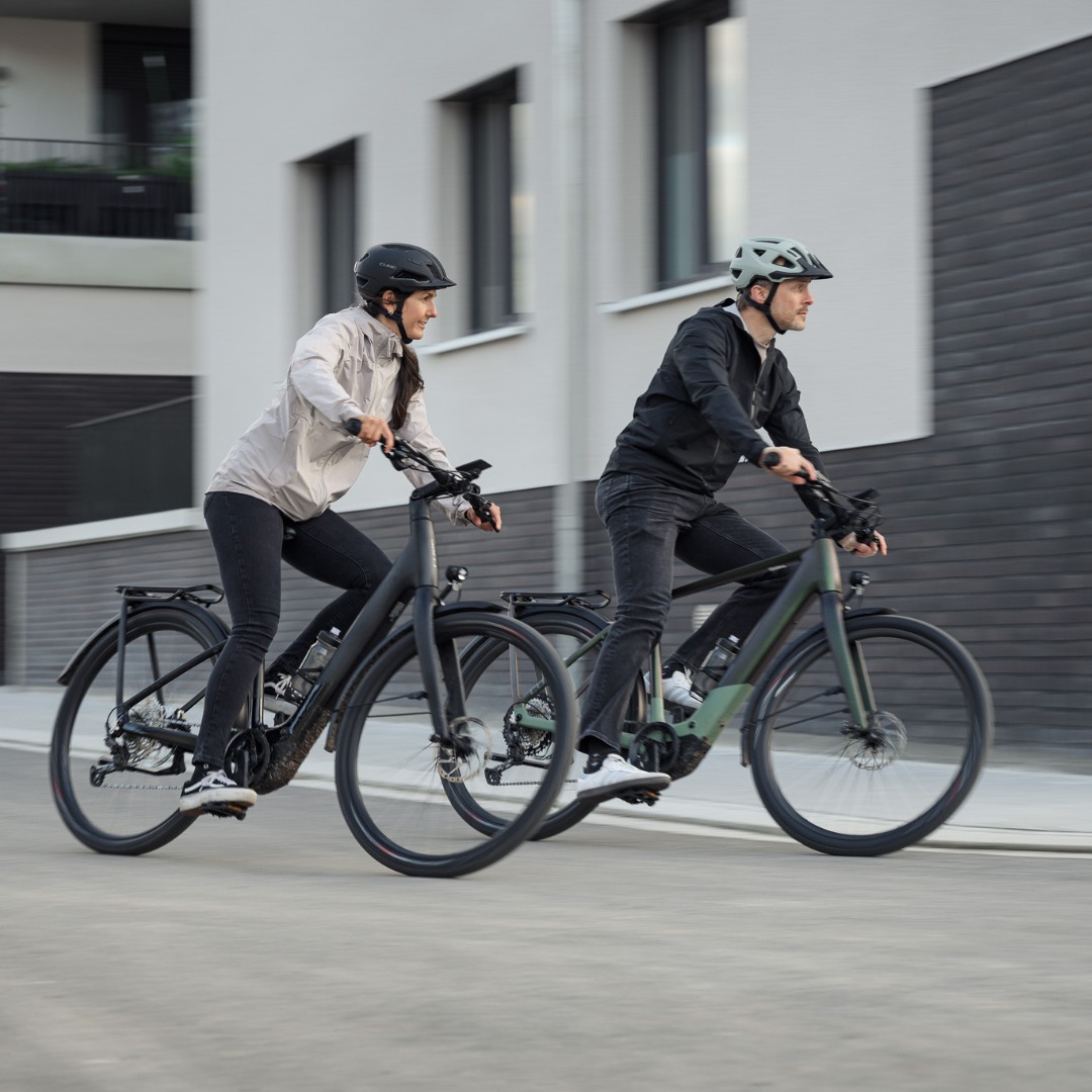 🚴‍♂️ Ein Bike mit der bewährten Vielseitigkeit und Robustheit unseres Kathmandu Hybrid, aber leichter – geht das? Ja, das geht, und es heißt 🤩 Kathmandu Hybrid C:62 🤩 . Erwartungsgemäß robust und zuverlässig, geht dieses Bike mit einem leichten C:62® Carbonrahmen auf Tour. Dazu kommen ein neuer, leichter SX Motor und Akku von Bosch und fertig ist der sportliche, vielseitige Tourer, der sich auf Langstrecken durch die Lande ebenso wohl fühlt wie im Alltagseinsatz. 🌍 Kathmandu Hybrid C:62 – Die Welt in Reichweite ℹ️ Alle Informationen jetzt auf: www.cube.eu/kathmandu-hybrid-c-62